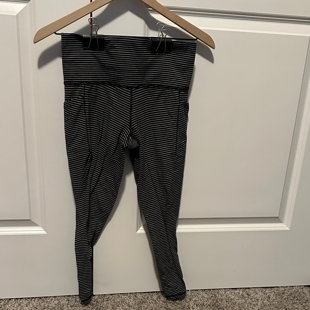 Athleta High Rise 7/8 Salutation Stash Leggings with Pockets